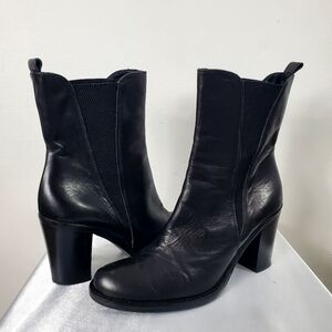 Classic Made in Italy Leather Heel Boot